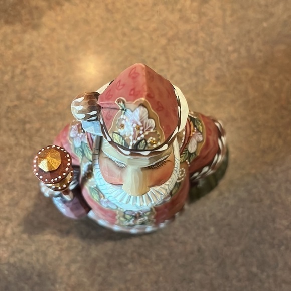 G Debrekht Comfort Santa figurine Hand carved and hand painted - Picture 5 of 7